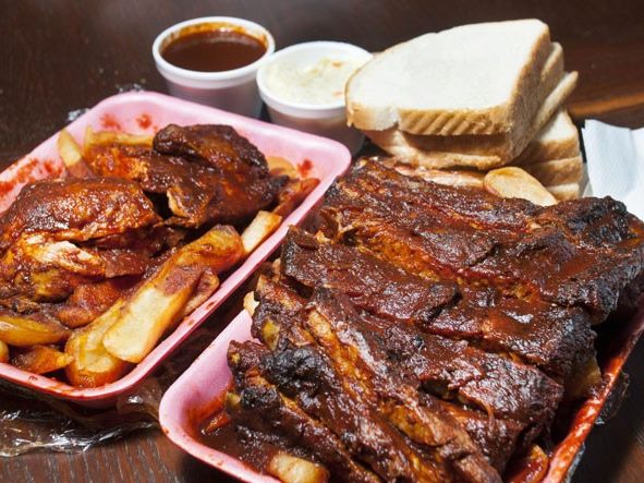 Vicki's Bar-B-Q food